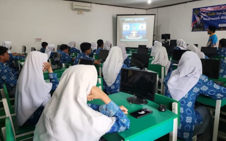 Sekolah di Aceh Memanfaatkan Realitas Virtual untuk Pelajaran Sejarah Lokal